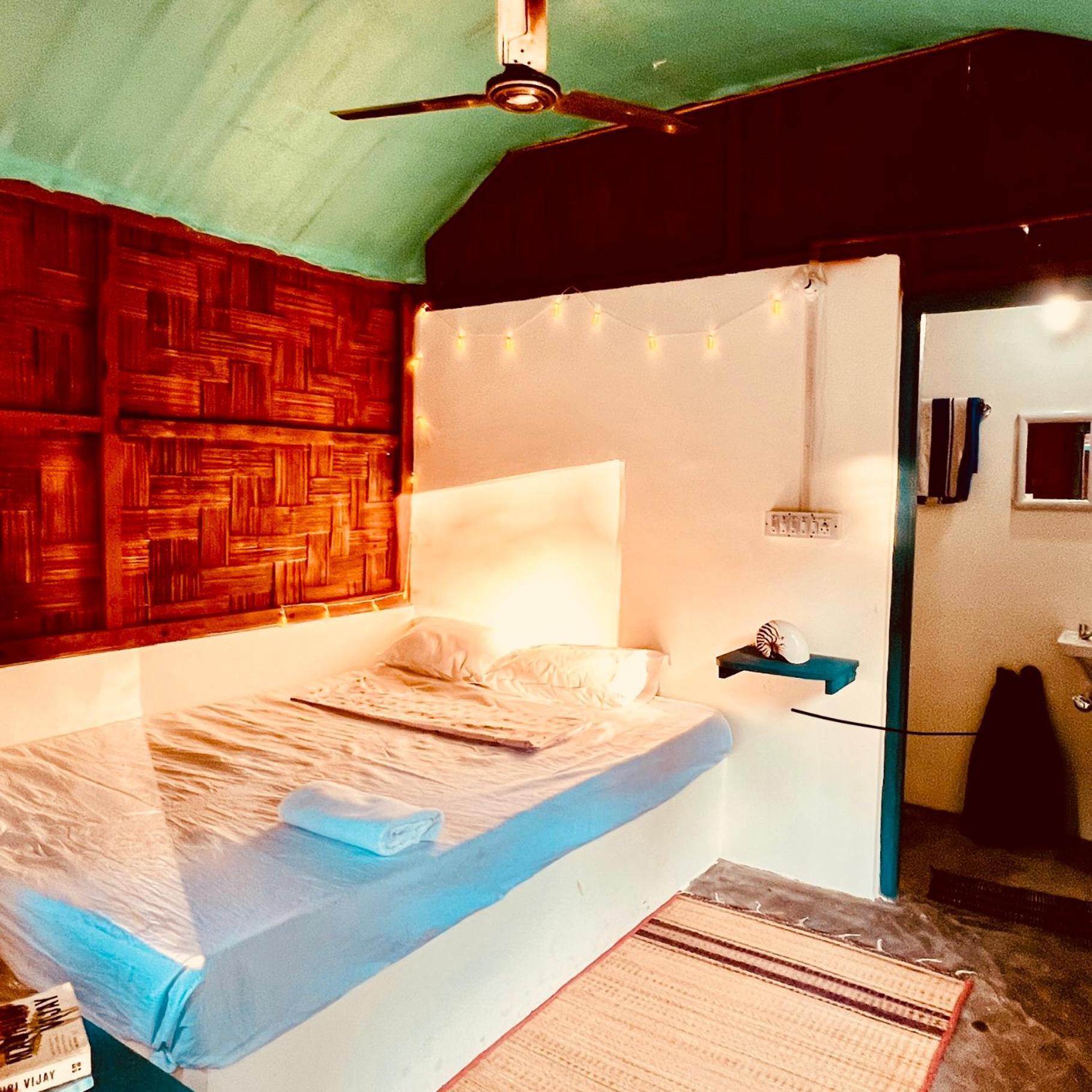 Blue Sea Restaurant & Bungalows Sitapur Экстерьер фото