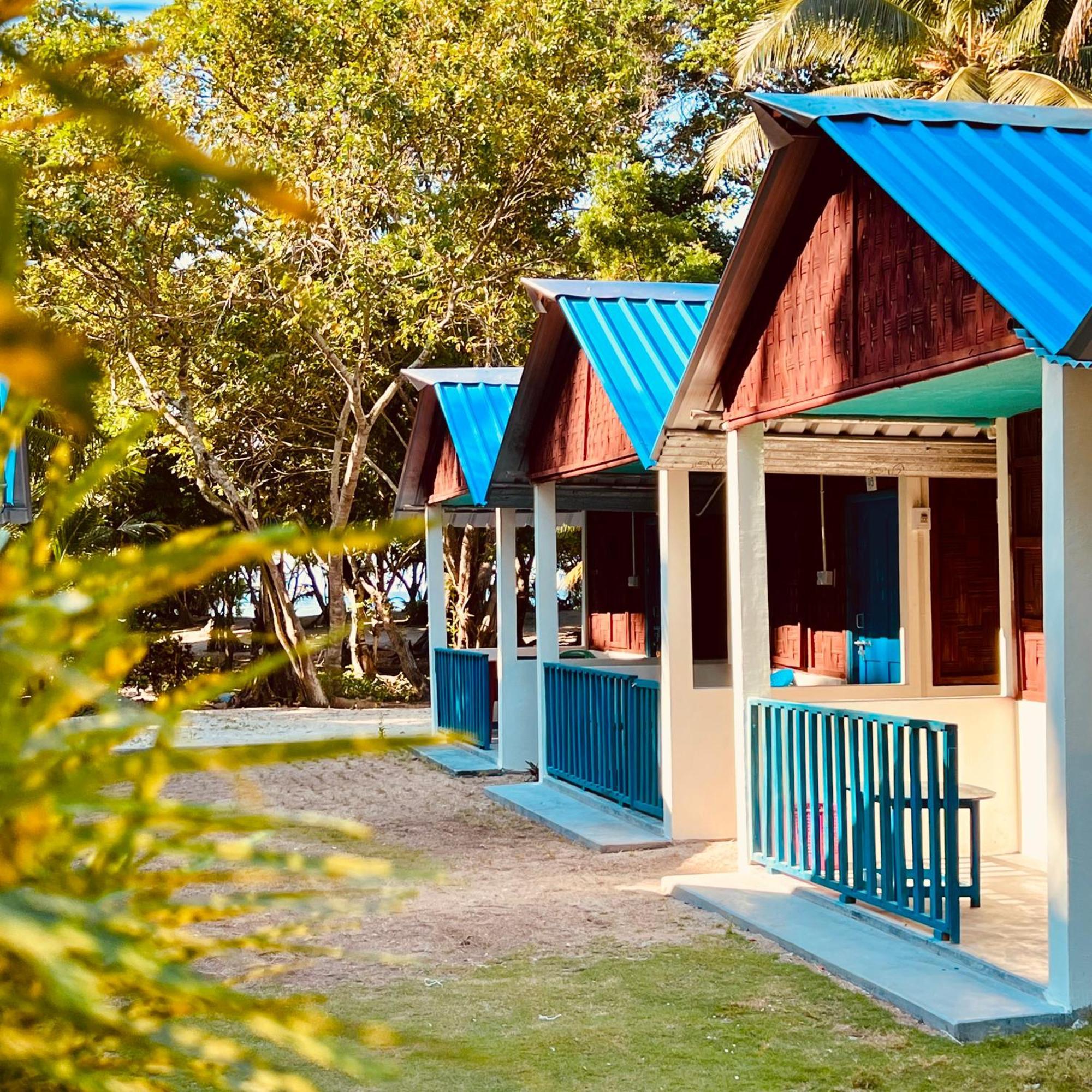 Blue Sea Restaurant & Bungalows Sitapur Экстерьер фото