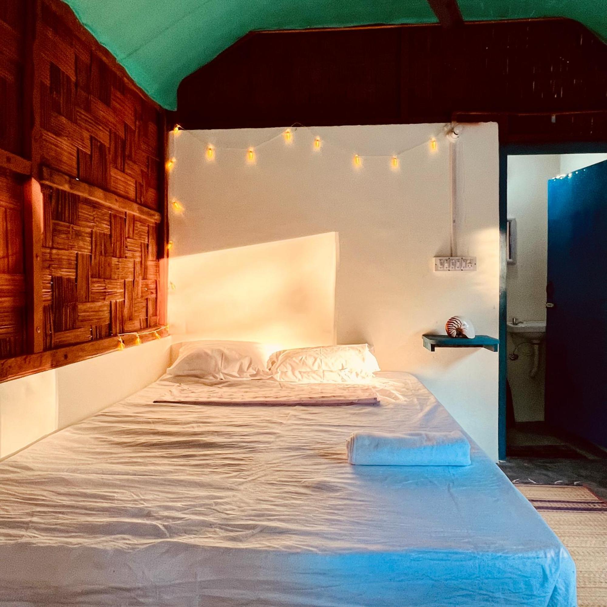 Blue Sea Restaurant & Bungalows Sitapur Экстерьер фото