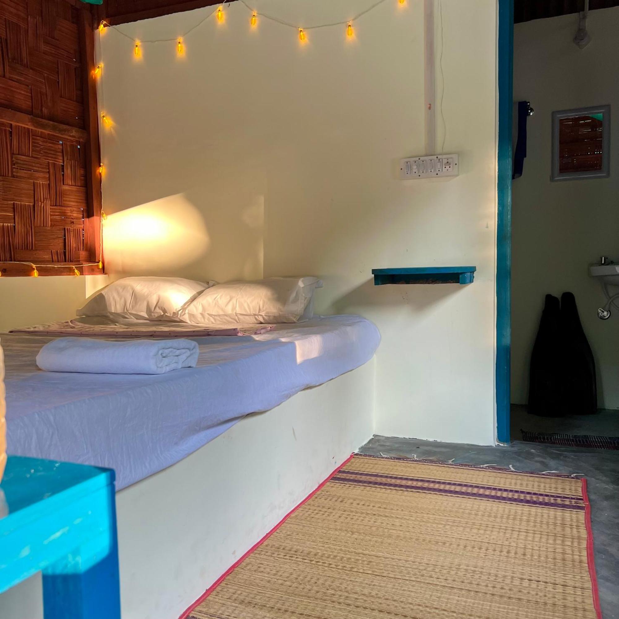 Blue Sea Restaurant & Bungalows Sitapur Экстерьер фото