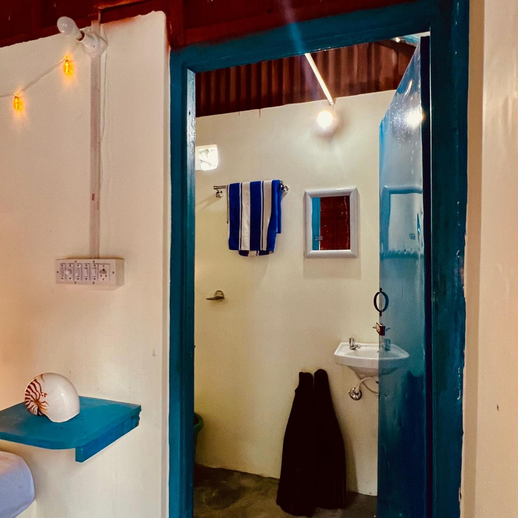 Blue Sea Restaurant & Bungalows Sitapur Экстерьер фото