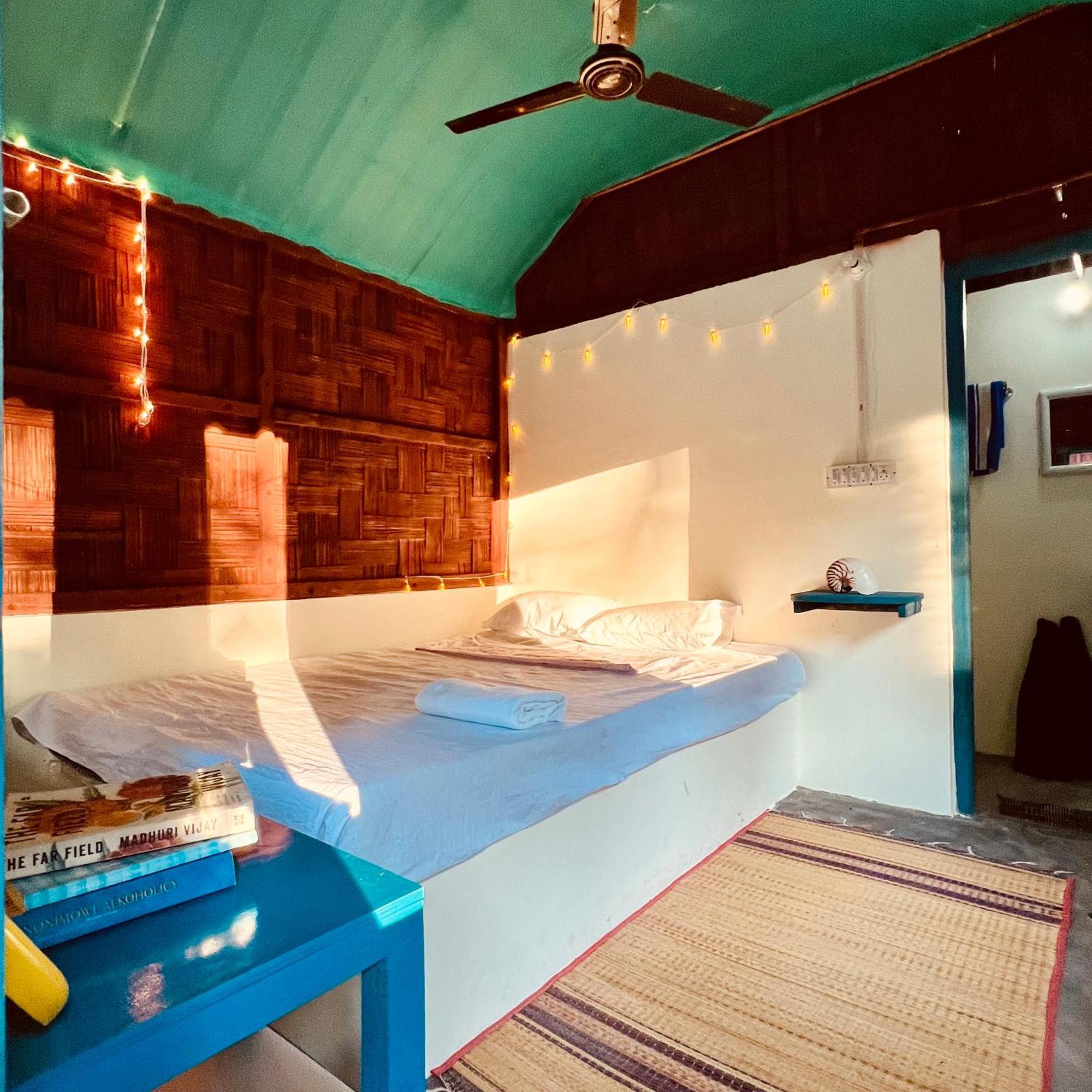 Blue Sea Restaurant & Bungalows Sitapur Экстерьер фото