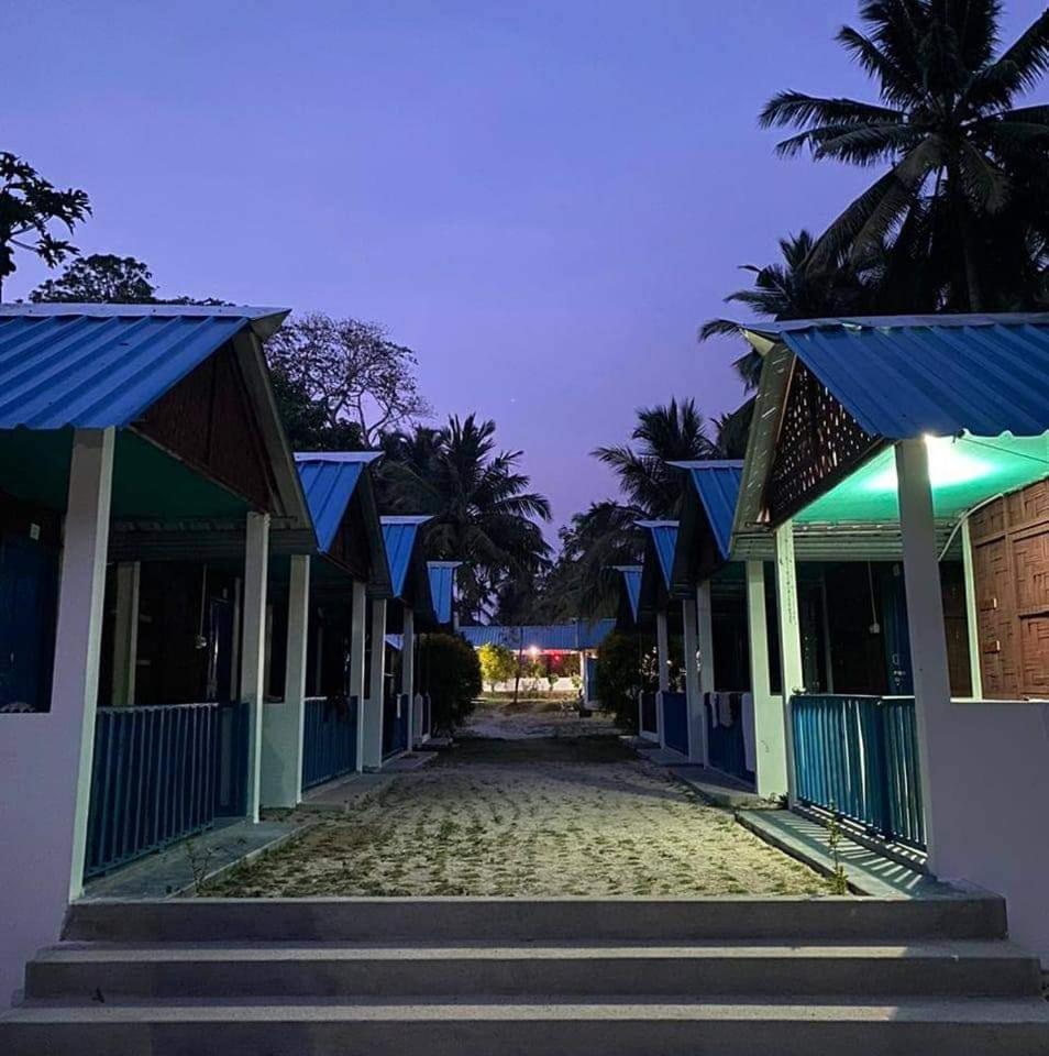 Blue Sea Restaurant & Bungalows Sitapur Экстерьер фото